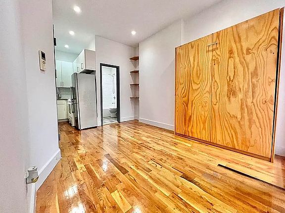 4th image of 448 Jefferson Ave #2F