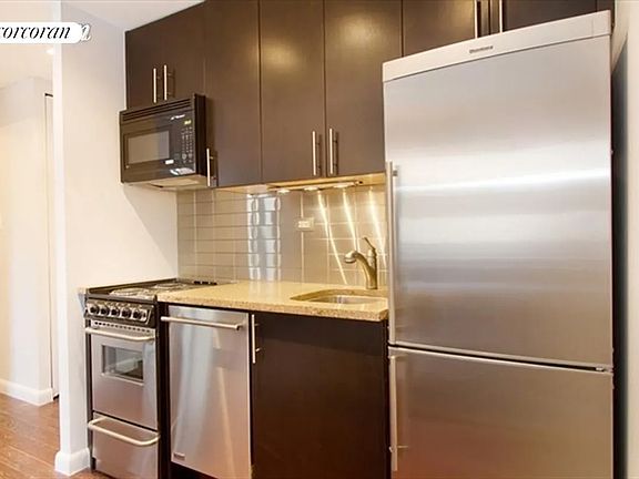 2nd image of 150 W 51st St APT 1226
