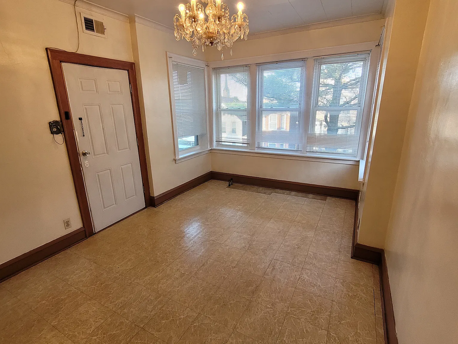 2 bed, $1,200 — Photo 2