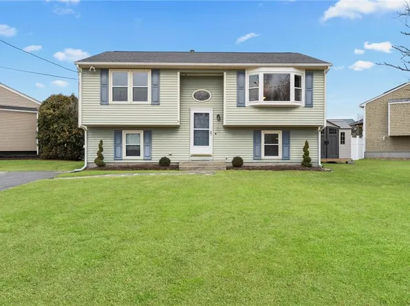 16 Mallory Ct, Cranston, RI 02910
