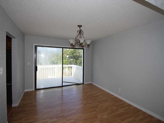 4th image of 10 Arrowhead Cir