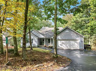 804 Mustang Ct, Hawley, PA 18428