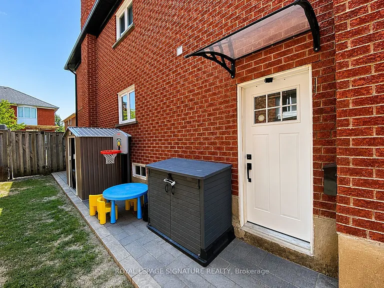 75 Rockwood Cres #BASEMENT — Photo 2