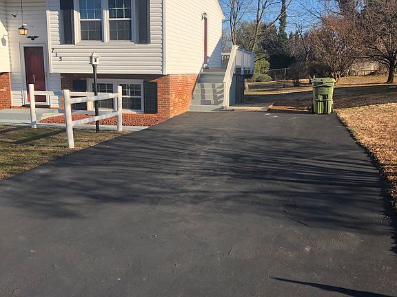 3rd image of 715 Pyrtle Dr