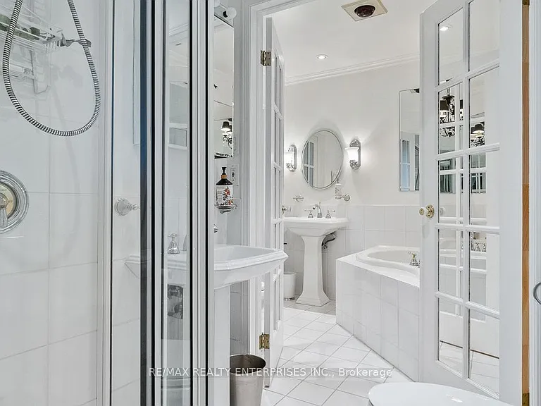 1373 Queen Victoria Ave — Photo 24