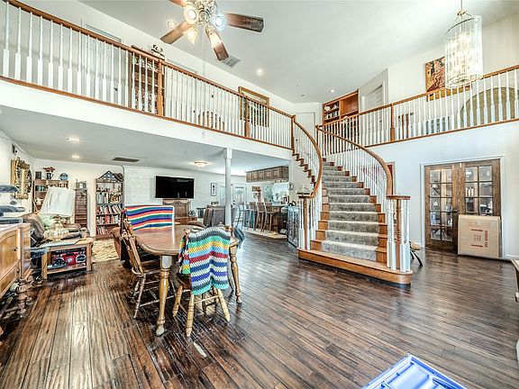 4th image of 1202 Driftwood Dr