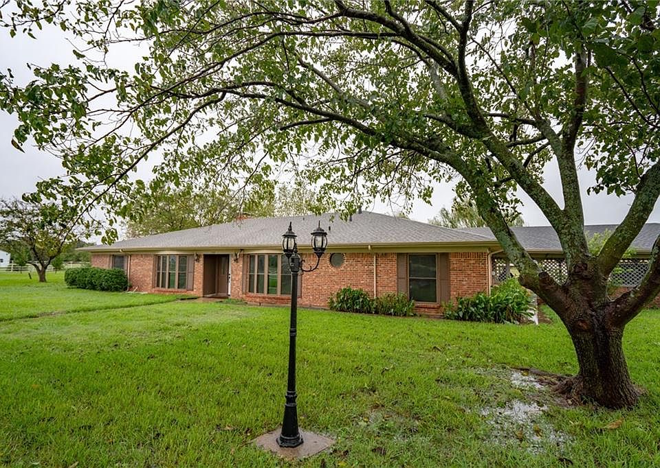 1st image of 1528 Royalwood Cir