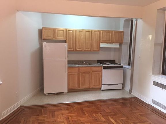 5th image of 100 E 18th St APT 4G