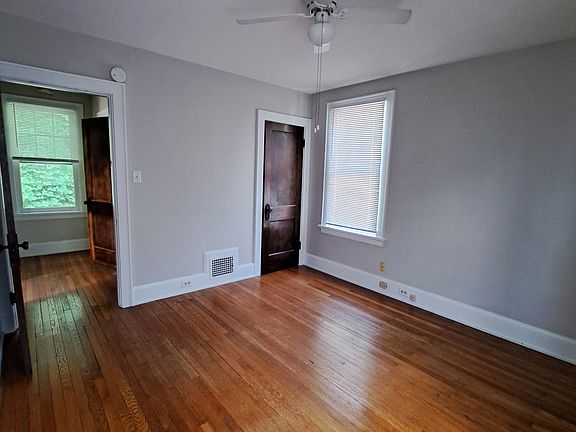 3rd image of 4055 Paxton Ave