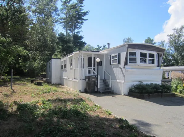 8 Kristen Ln, Wareham, MA 02571