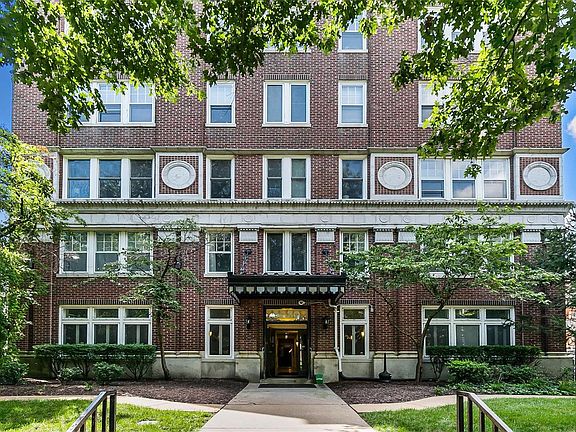 4th image of 5330 Pershing Ave APT 703