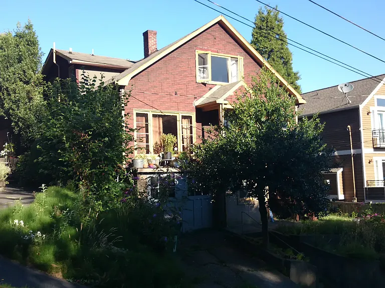 2713 4th Ave N — Photo 1