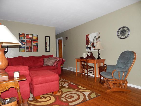 4th image of 2621 Macarthur Ave