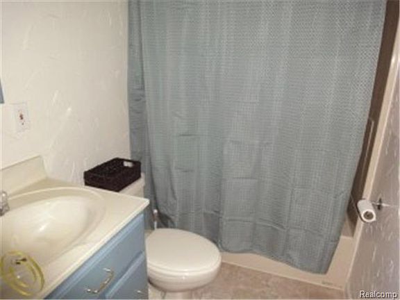 4th image of 42052 Arthur St