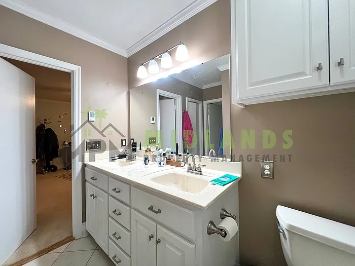 2417 Clark St — Photo 28
