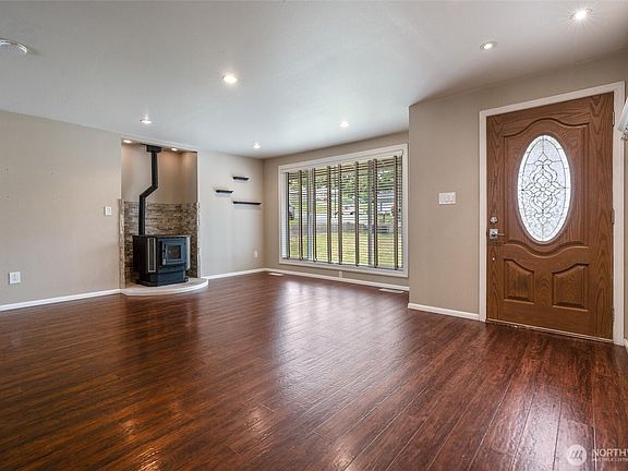 4th image of 3620 Westminster Drive SE