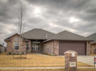 816 Canyon Dr, Yukon, OK 73099