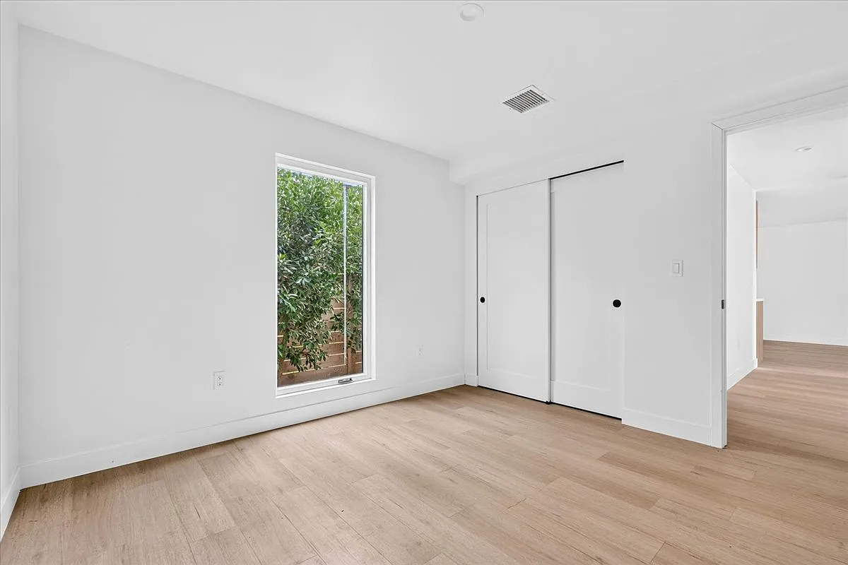 2 bed, 950 sqft, $2,800 — Photo 4
