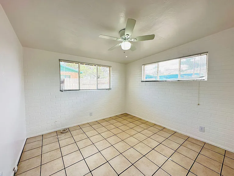 Brown4101-4117 — Photo 20