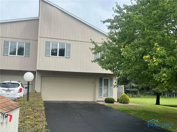 64 River Run Dr #J, Fremont, OH 43420