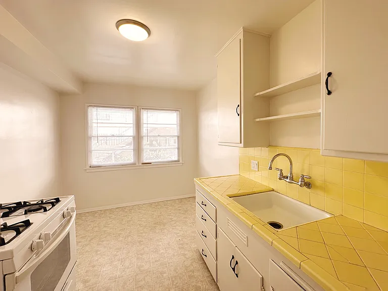 1019 N Louise St #1027-1/2 — Photo 8