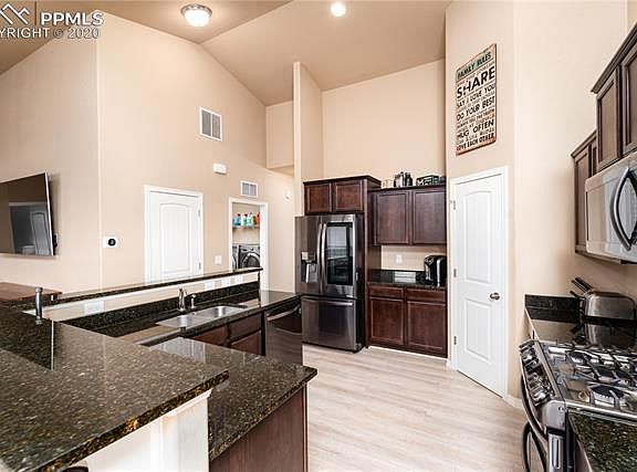 5th image of 3917 Reindeer Cir