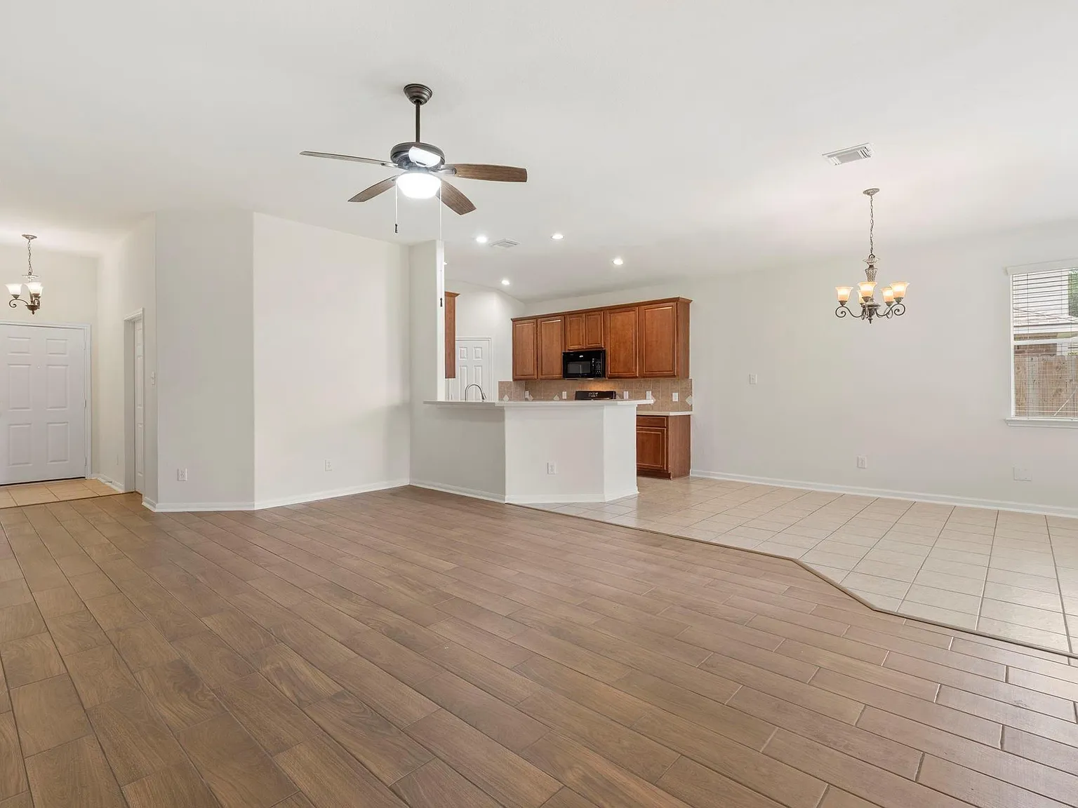 3 bed, 2.0 bath, 1538 sqft, $2,100 — Photo 4