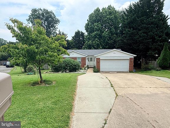 3rd image of 1005 Wakely Cir