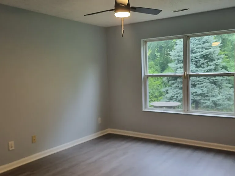 210 Elmwood Dr — Photo 7