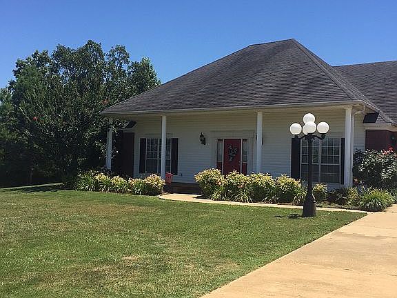 2nd image of 319 Lakes Dr N