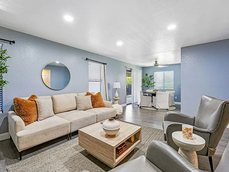 The Beverly Apartment Homes — Photo 48