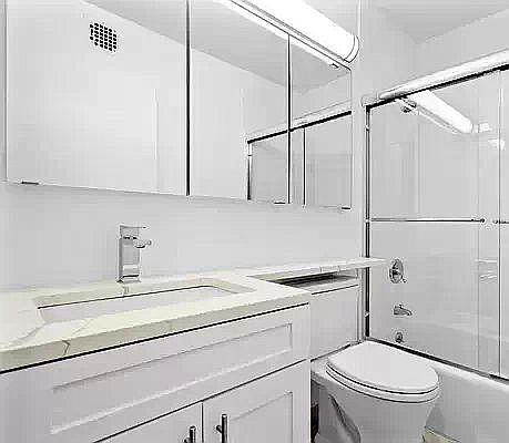 4th image of 400 E 71st St APT 8H