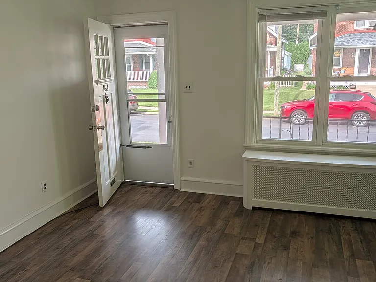 1413 Lacrosse Ave — Photo 3