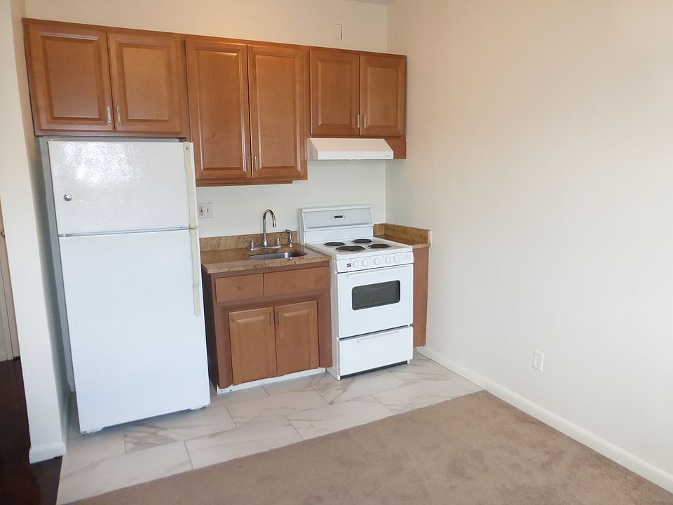 1st image of 207 Washington Ave APT 1B