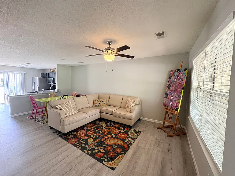 407 Lake Park Way — Photo 3