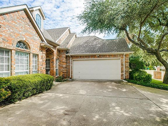 2nd image of 907 Saint Andrews Pl
