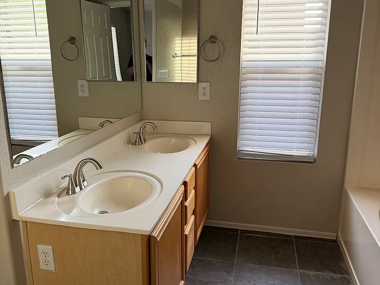 3528 W Fallen Leaf Ln — Photo 15