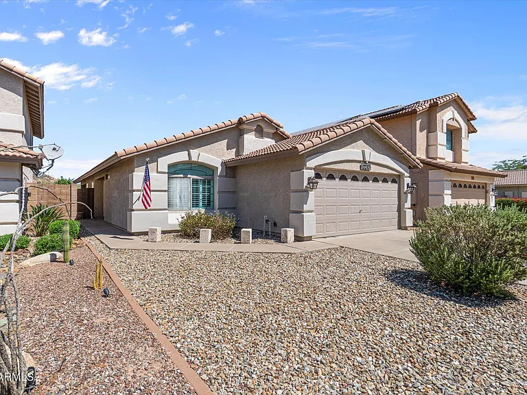 2212 E Vista Bonita Dr — Photo 1