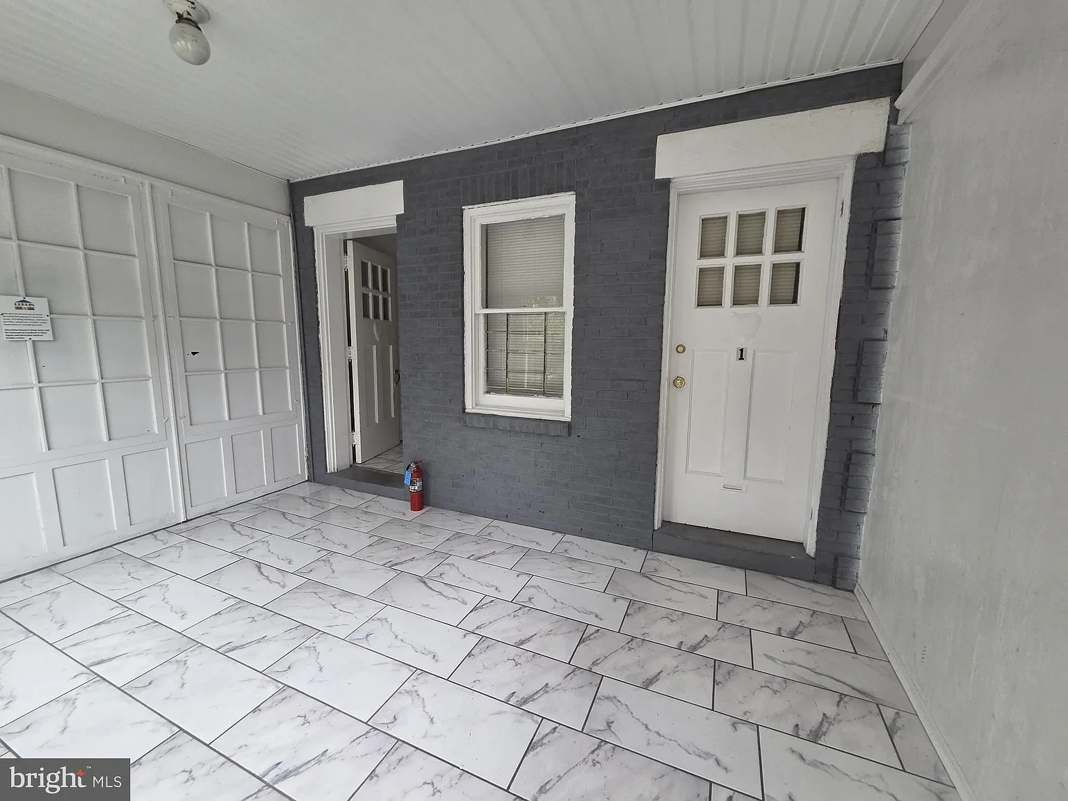 2 bed, 1.0 bath, 2832 sqft, $1,425 — Photo 2