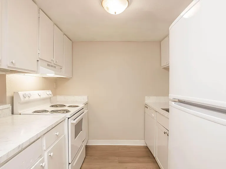 Oasis Club Apartments — Photo 58