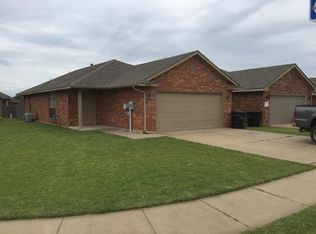 1208 Clover Rd, Moore, OK 73160
