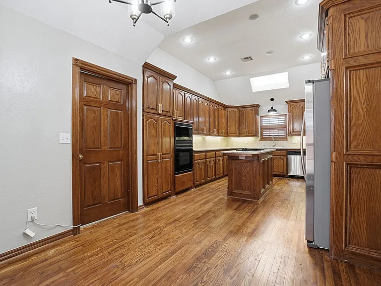 3102 NE Heritage Dr — Photo 40