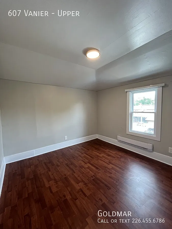 Building Photo - 605 Vanier St #2
