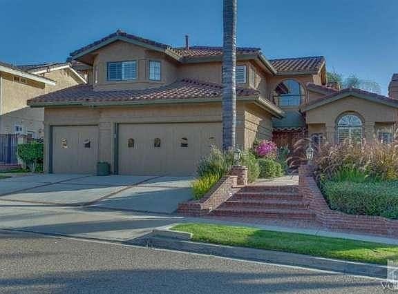 3rd image of 279 Goldenwood Cir