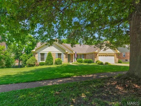 4651 Grandcastle Dr, Saint Louis, MO 63128