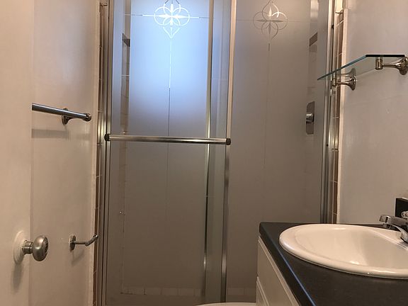 3rd image of 632 NE 8th Ave APT 4