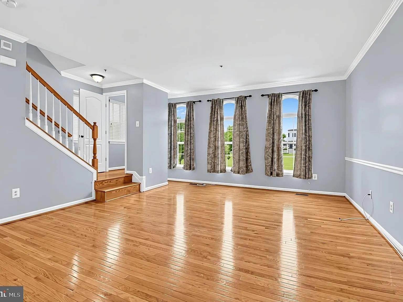3 bed, 4.0 bath, 2352 sqft, $3,000 — Photo 2