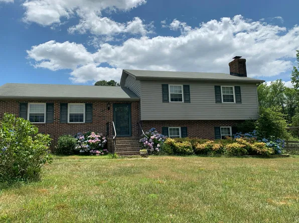 10125 Chumney Ln, Amelia Court House, VA 23002