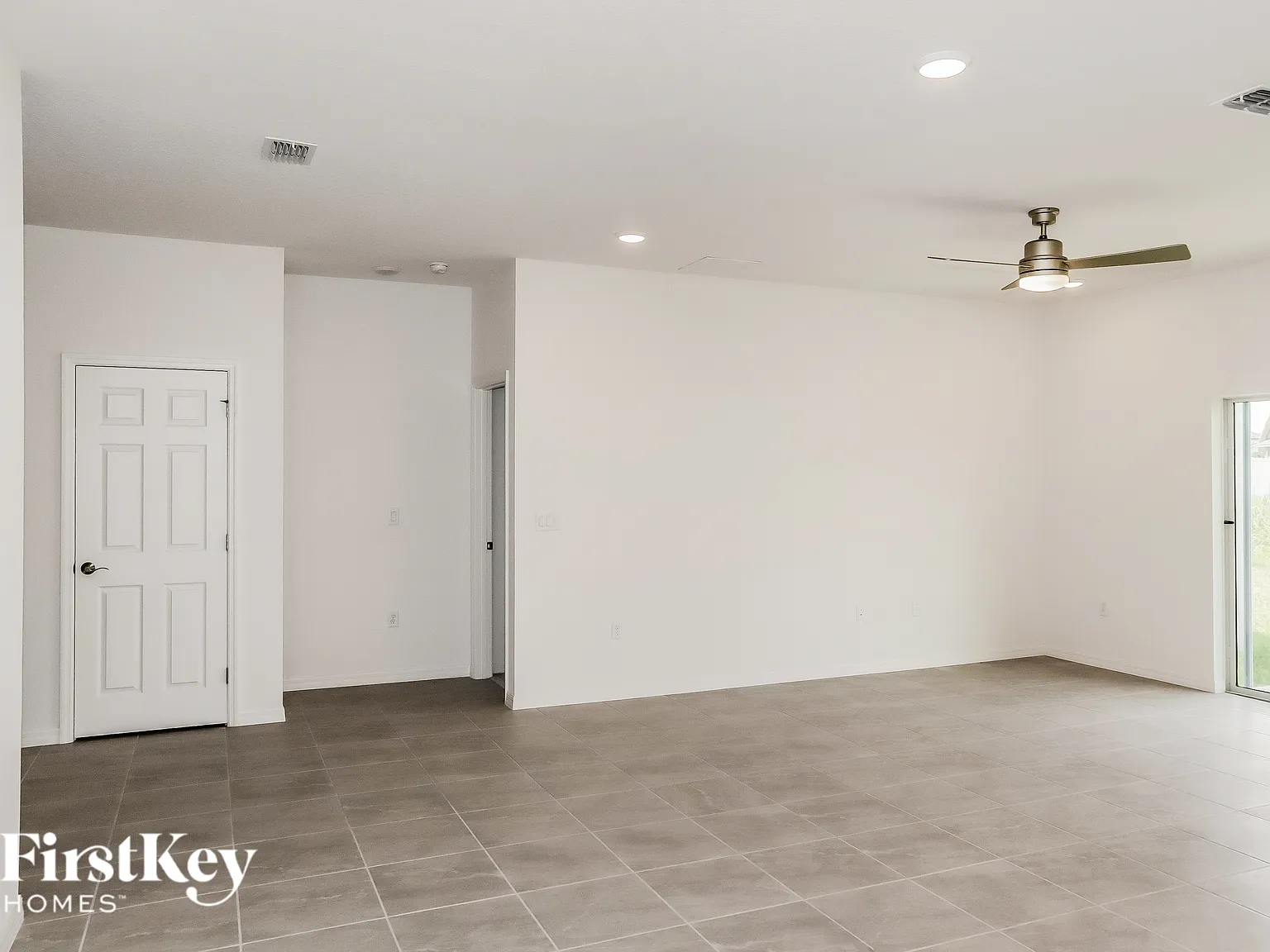 4 bed, 2.0 bath, 2001 sqft, $2,790 — Photo 3