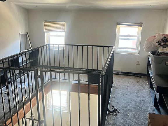 5th image of 1343 E Oxford St